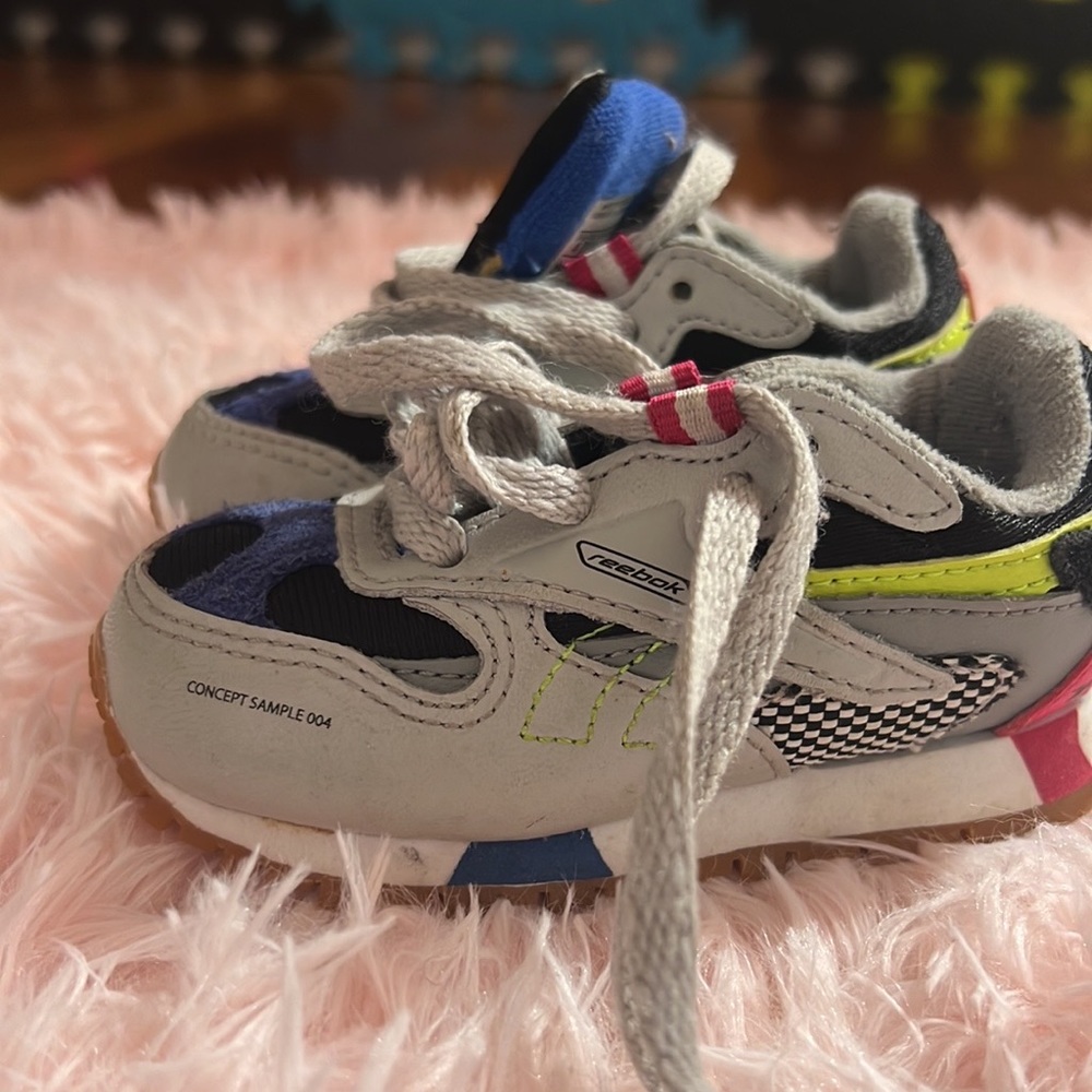 Reebok sneakers size 4c